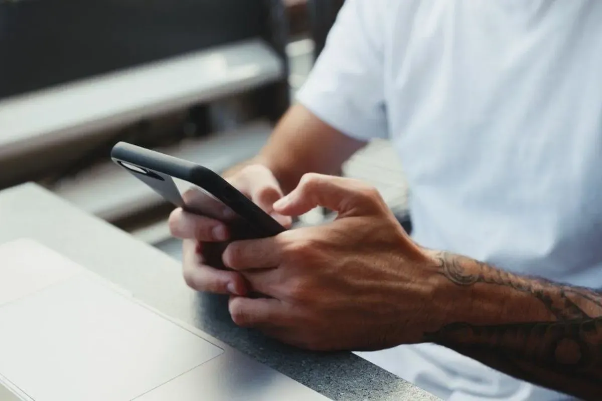 Cara melaporkan penagihan pinjaman online (pinjol) ilegal ke OJK. (Sumber: Pinterest)