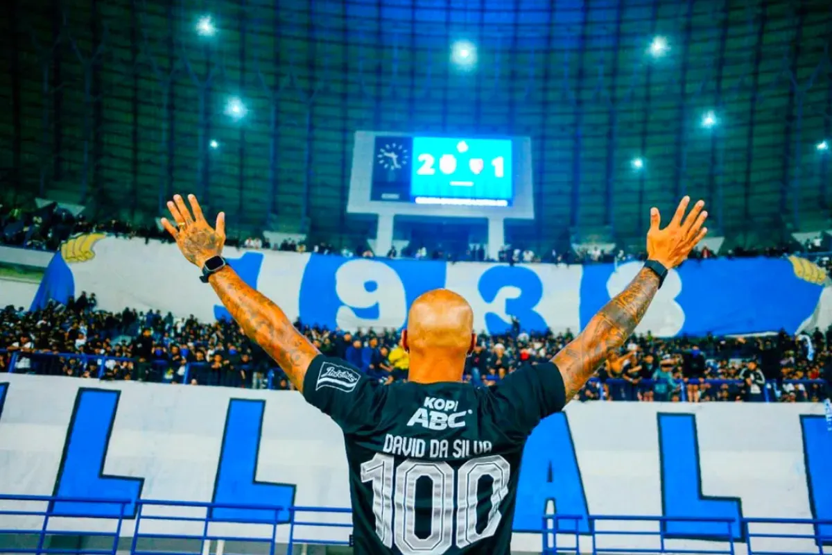 Potret David da Silva (DDS) saat berada di GBLA bertemu dengan ribuan Bobotoh. (Sumber: Instagram/daviddasilva14)