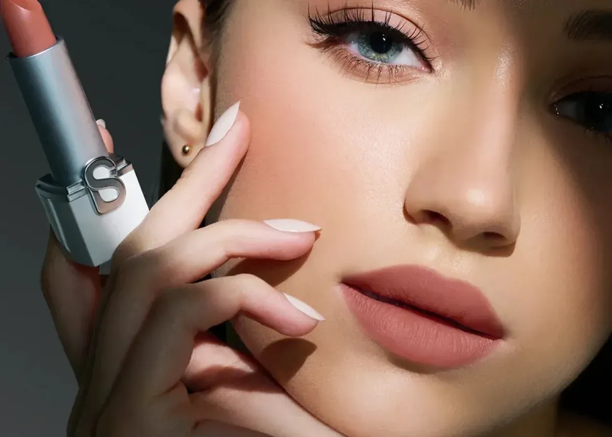 Rekomendasi Warna Lip Tint untuk Kulit Sawo Matang. (Sumber: buttoncarves)