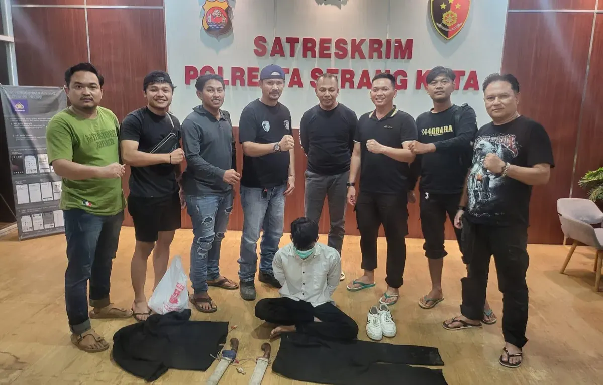 Pelaku ML di Gedung Satreskrim Polresta Serang Kota usai ditangkap Tim Resmob di rumahnya dalam kasus pembunuhan disertai mutilasi. (Sumber: Humas Polresta Serang)