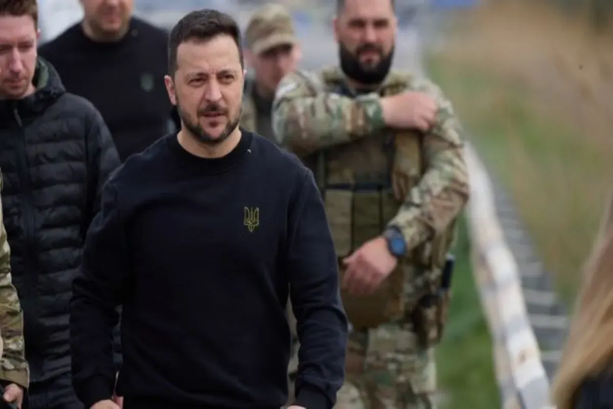 Presiden Ukraina Volodymyr Zelensky menuding Rusia hanya menciptakan kesan gencatan senjata Paskah, sementara serangan militer masih berlangsung di sejumlah wilayah Ukraina. (Sumber: X/front_ukrainian)