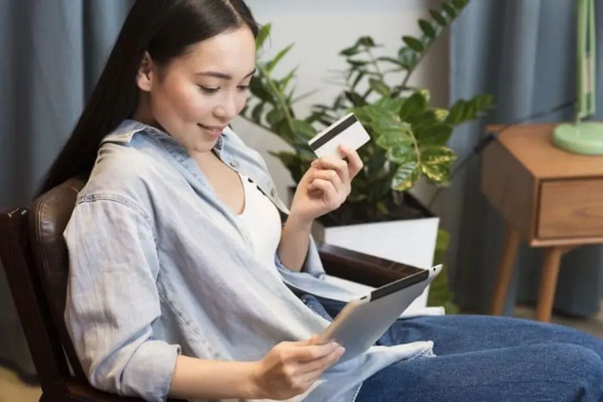 Daftar pinjaman online (pinjol) legal dengan minimal usia 18 tahun. (Sumber: Pinterest)