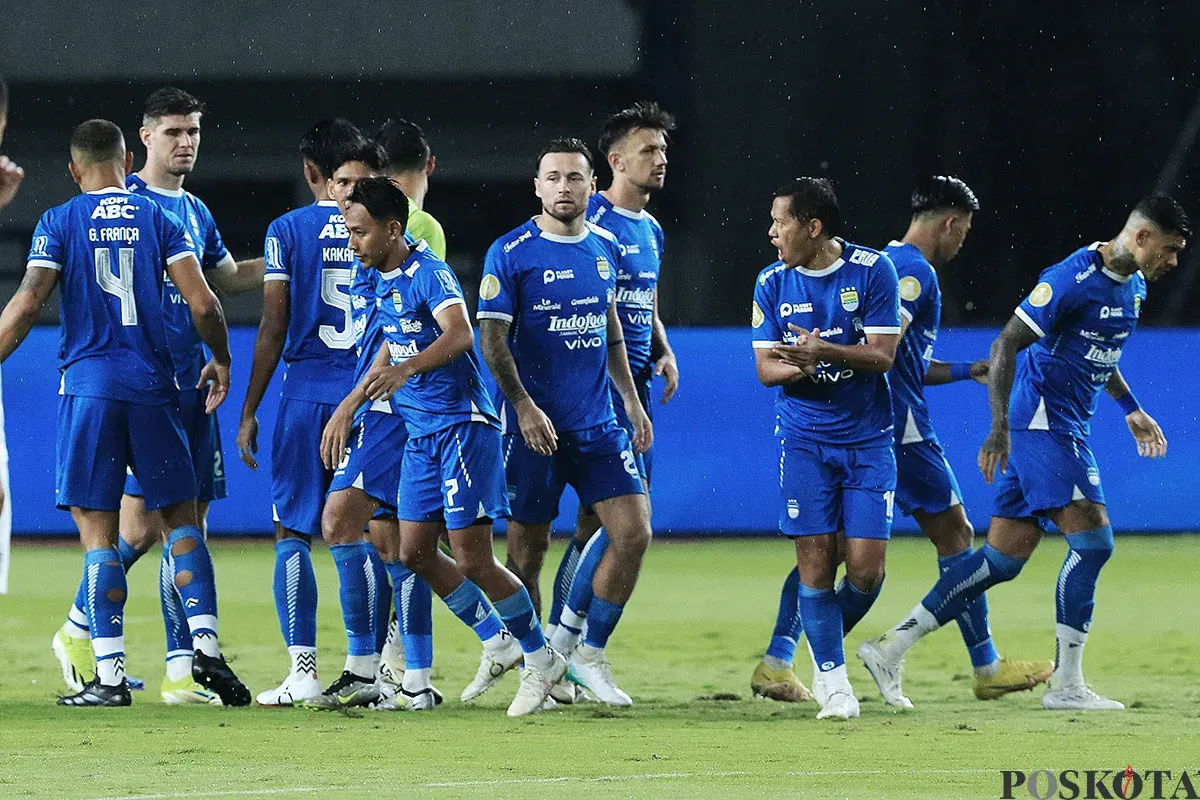 Di tengah krisis pemain yang dialami sejak awal musim, Persib Bandung tetap produktif dalam urusan mencetak gol. (Sumber: Poskota/Ade Mamad)