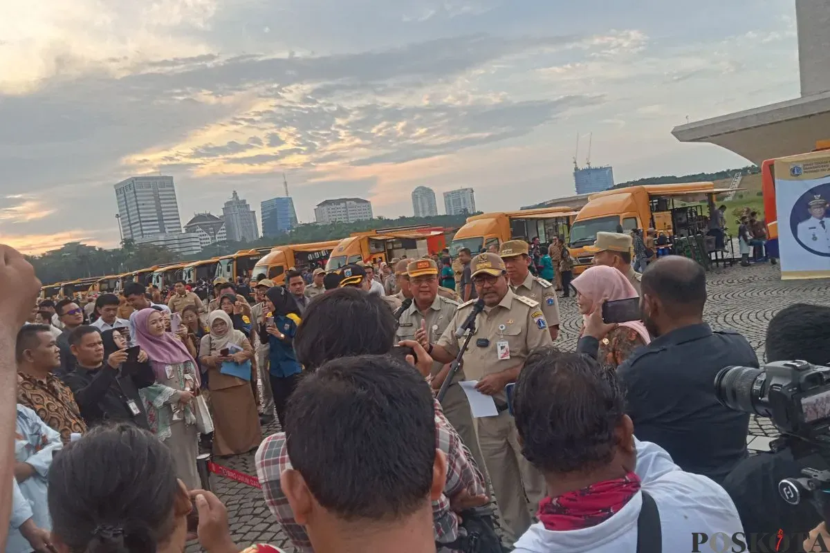 Wakil Gubernur Jakarta, Rano Karno saat jumpa pers di kawasan Monas, Jakarta Pusat, Selasa, 22 April 2025. (Sumber: Poskota)