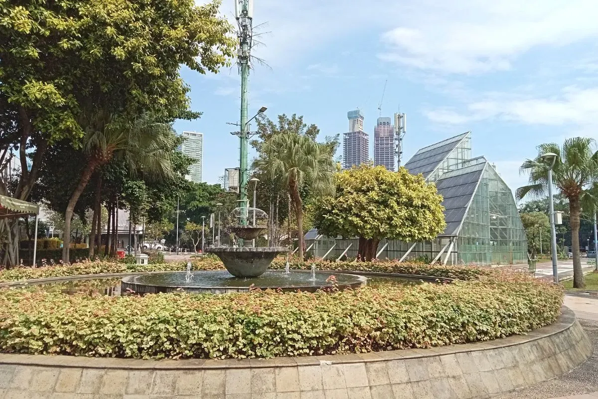 Suasana Taman Menteng di Jakarta Pusat yang dibuka selama 24 jam. (Sumber: Poskota/Nurpini Aulia Rapika)