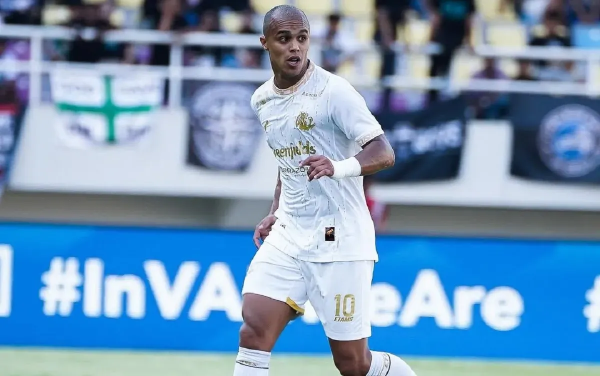 Wiliam Marcilio kasih kode bakal merapat ke salah satu klub di antara Persib atau Persija, pasca cabut dari Arema FC. (Foto: Instagram/@aremafcofficial)