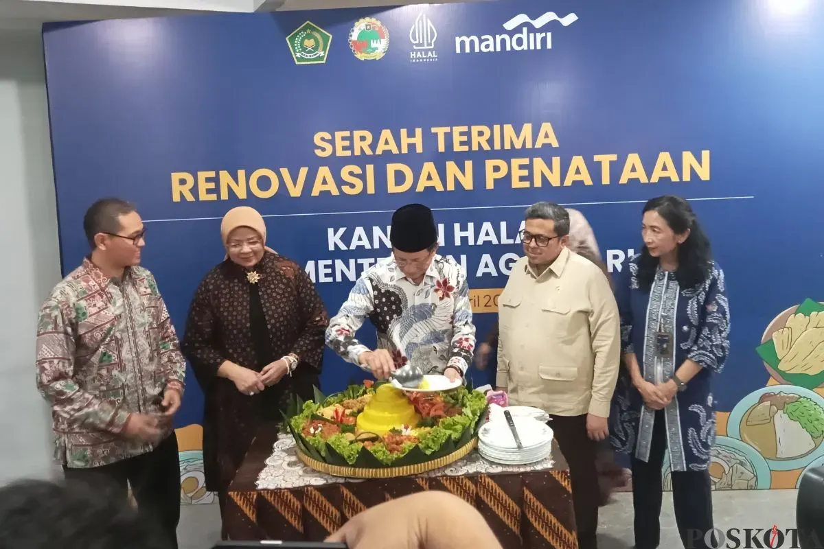 Prosesi perempian Kantin Halal Kemenag di Jalan Lapangan Banteng Barat, Jakarta Pusat, Kamis, 24 April 2025. (Sumber: Poskota)
