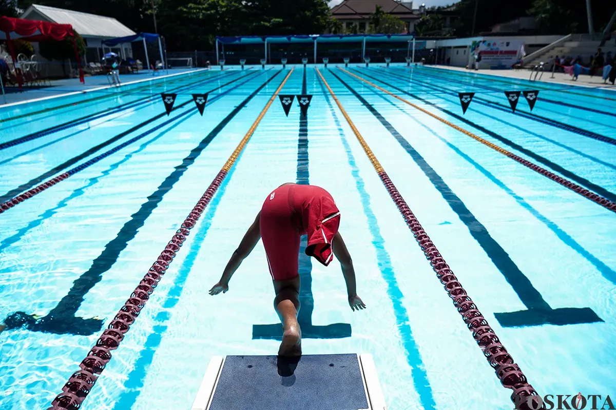 Sejumlah atlet renang penyadang disabilitas mengikuti kejuaraan Para Renang Tuna Daksa dan Netra Provinsi DKI Jakarta 2025 di Kolam Renang Bulungan, Jakarta Selatan, Kamis, 24 April 2025. (Sumber: Poskota/Bilal Nugraha Ginanjar)