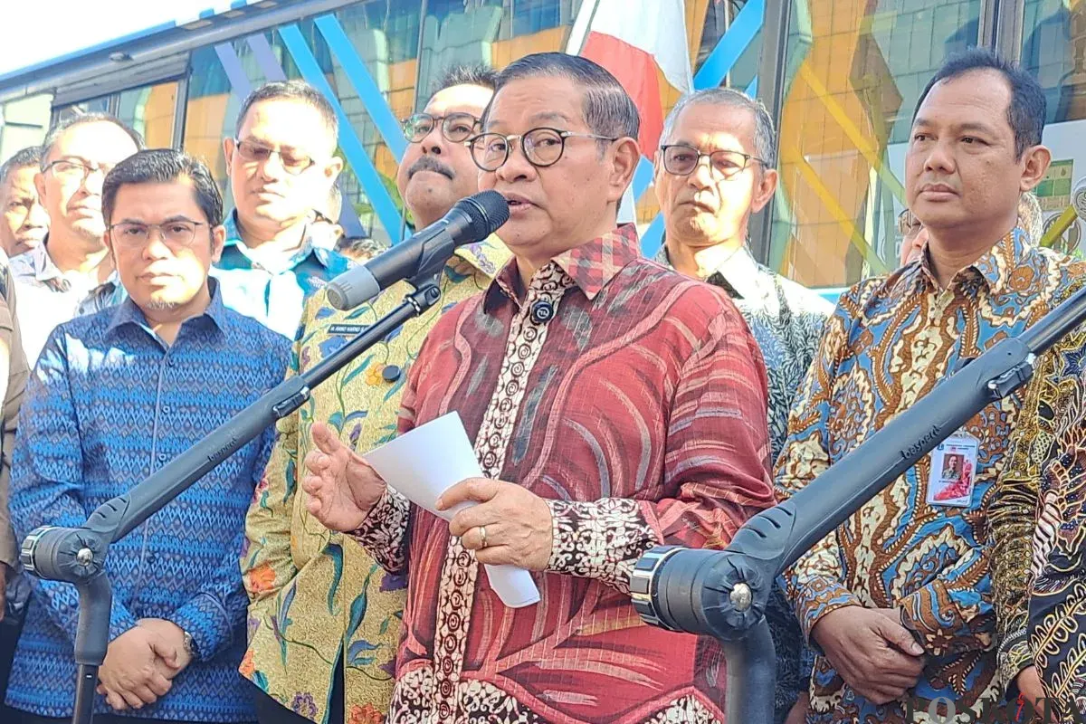 Gubernur Jakarta, Pramono Anung saat jumpa pers di kawasan Blok M, Jakarta Selatan, Kamis, 24 April 2025. (Sumber: Poskota/Ali Mansur)