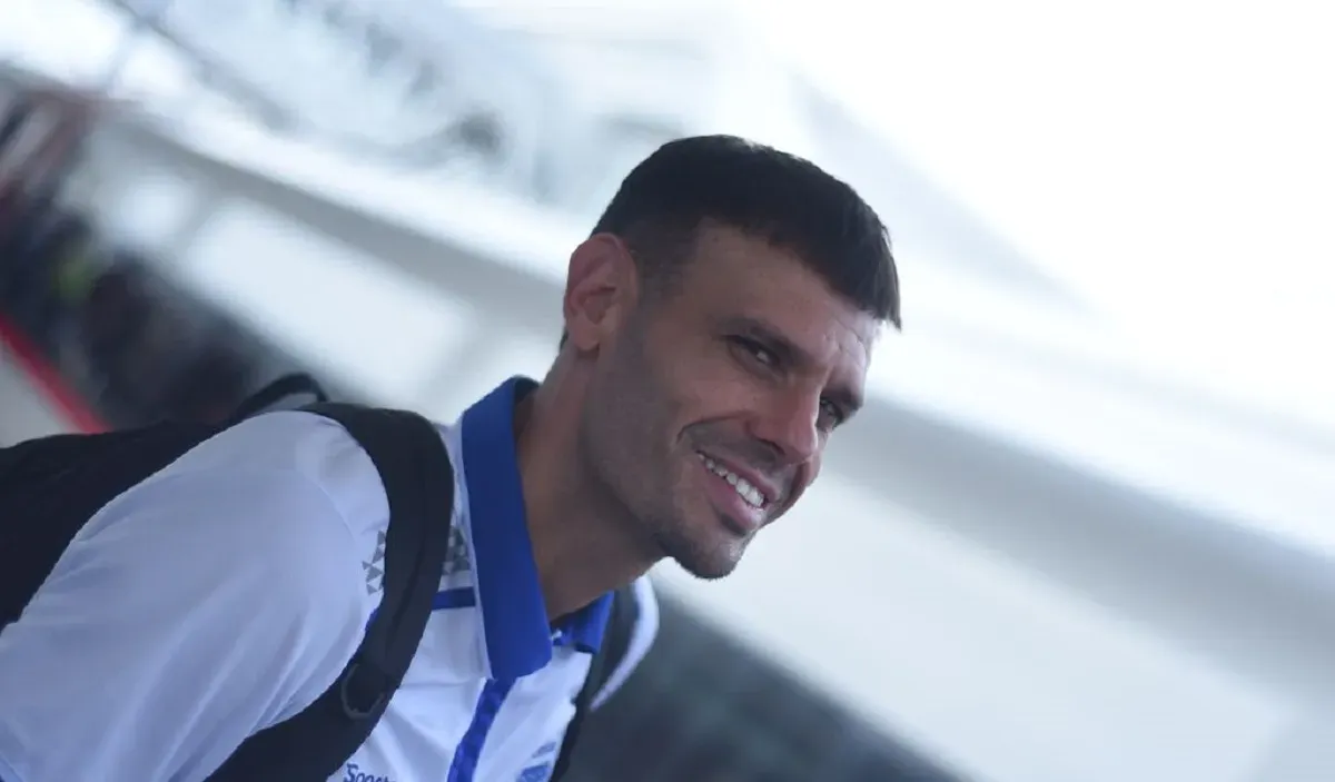 Cerita Tyronne Del Pino ketika menjadi bobotoh saat menyaksikan pertandingan persib dari sisi lapangan. (Foto: persib.co.id)