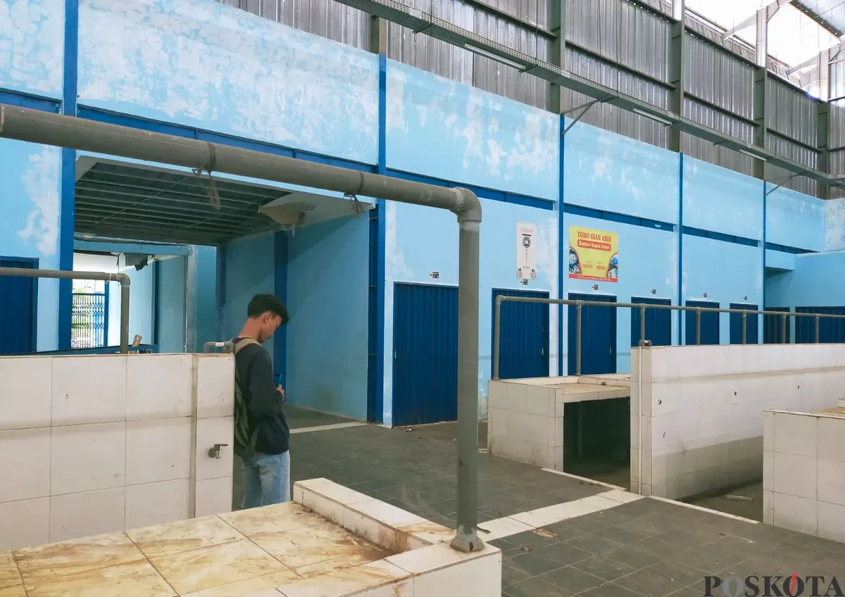 Bangunan Pasar Cipanas Baru di Kecamatan Cipanas, Kabupaten Lebak, yang kondisinya terbengkalai. (Sumber: Poskota/Samsul Fatoni)