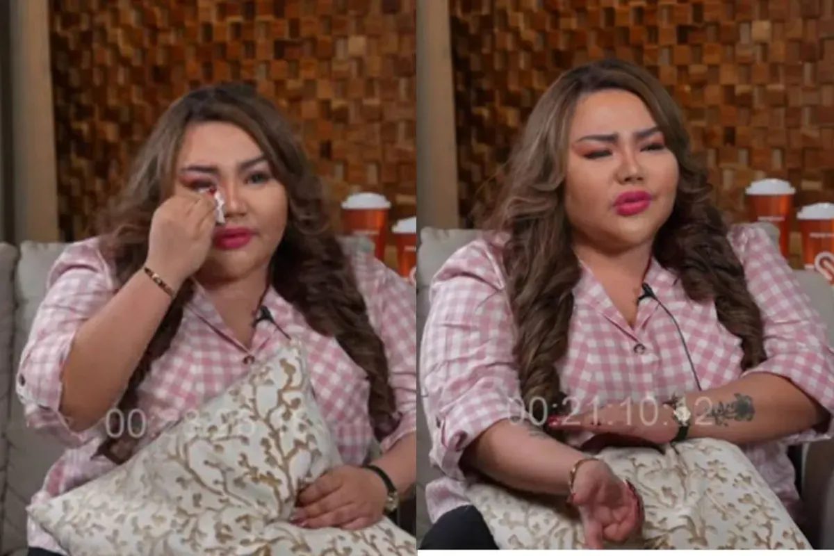 Tangis Lisa Mariana pecah saat menceritakan momentum melahirkan sang anak yang disebut-sebut darah daging Ridwan Kamil. (Sumber: Tangkap layar YouTube/Richard Lee)