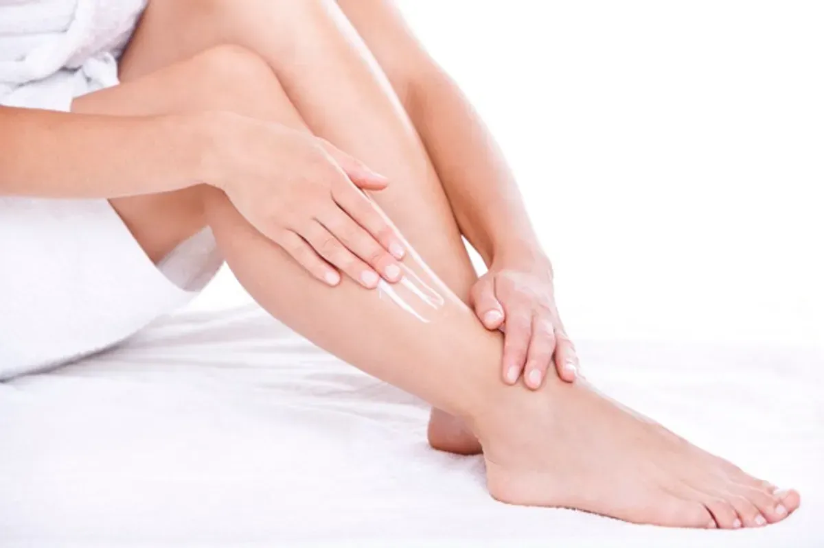 Cara Ampuh Mengatasi Kulit Belang di Tangan dan Kaki. (Sumber: cnfstore)