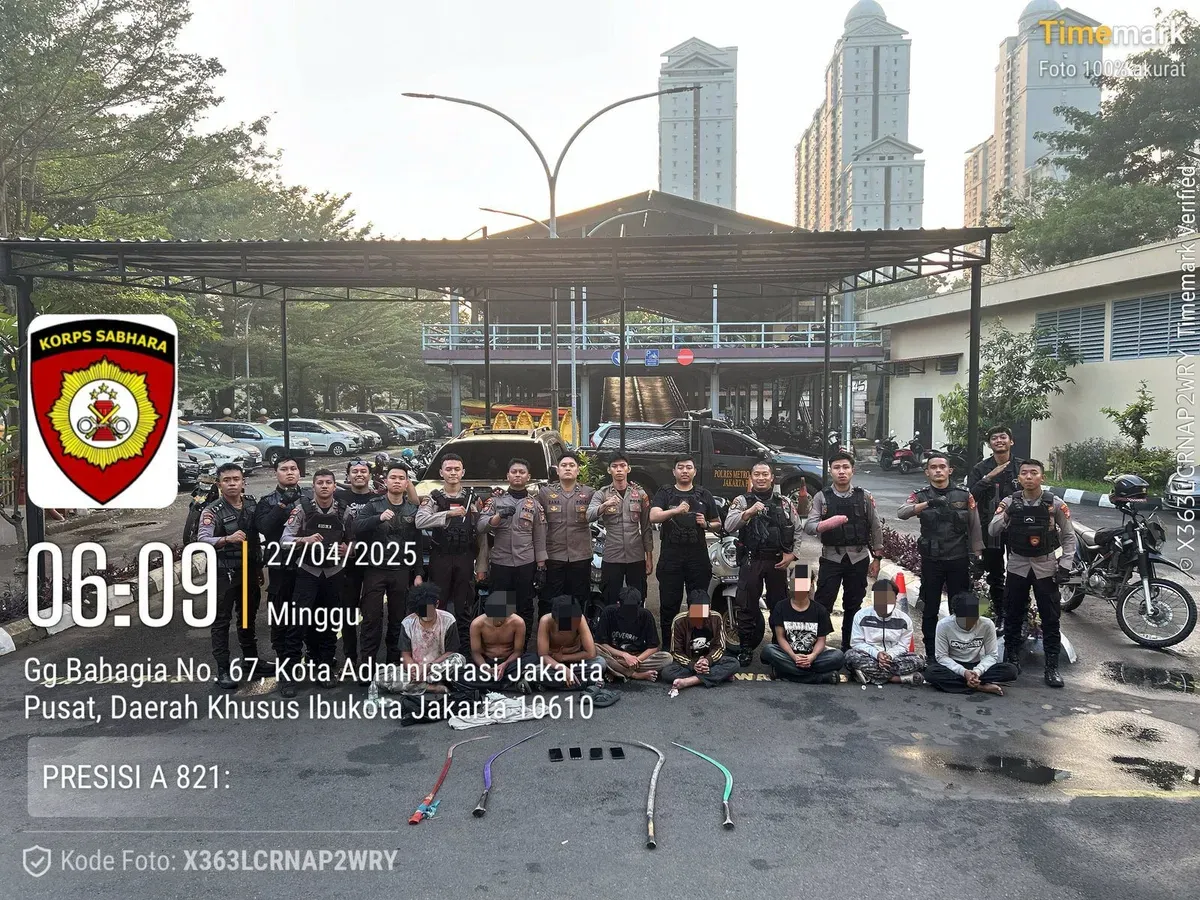 Tim Patroli Presisi Perintis Polres Metro Jakarta Pusat mengamankan sembilan remaja pelaku tawuran di Kemayoran. (Sumber: Humas Polres Metro Jakarta Pusat)