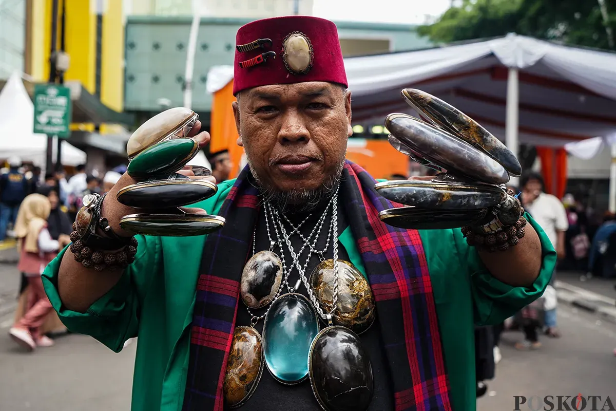Warga memadati acara Lebaran Tenabang di Jalan K. H Wahid Hasyim, Tanah Abang, Jakarta, Minggu, 27 April 2025. (Sumber: Poskota/Bilal Nugraha Ginanjar)