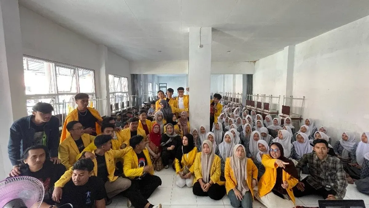 Mahasiswa Hukum Universitas Suryakancana (Unsur) Cianjur menggelar sosialisasi hukum kepada sejumlah siswa di Kabupaten Cianjur.