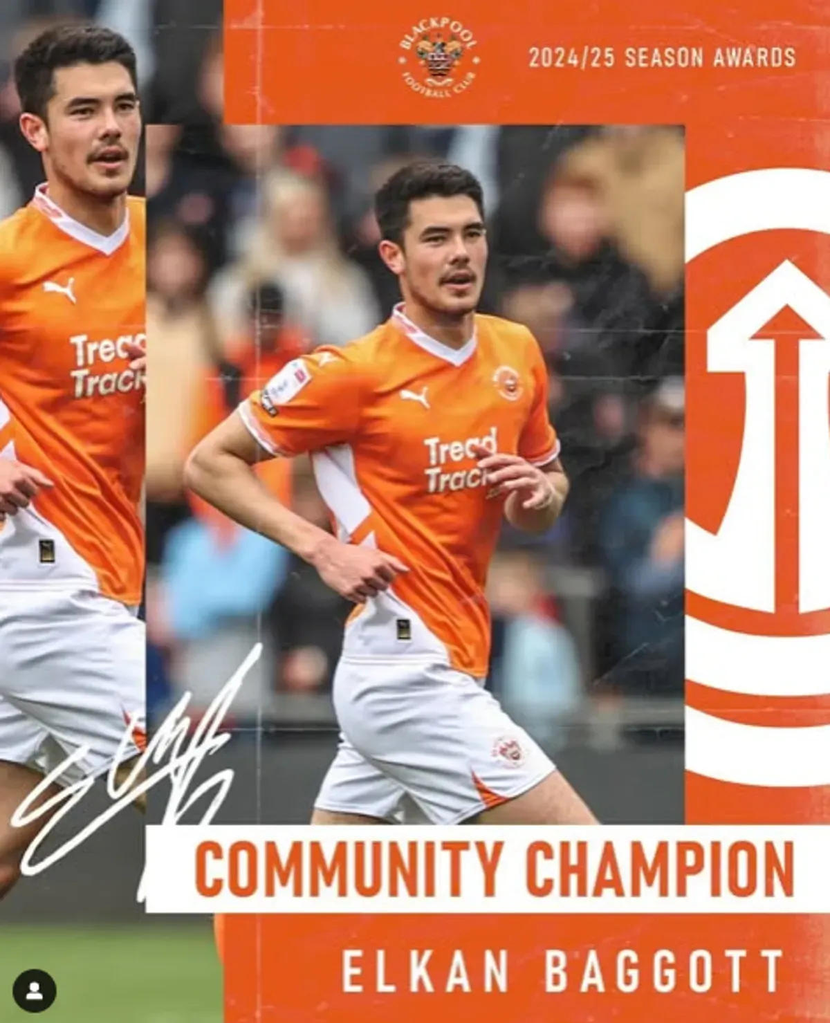 Elkan Baggott mendapat penghargaan dari Blackpool. (Sumber: Instagram/@blackpoolfc)