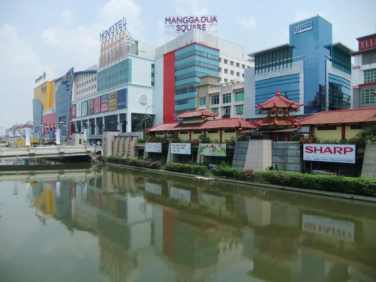 Pasar Mangga Dua (Sumber: WIkipedia)