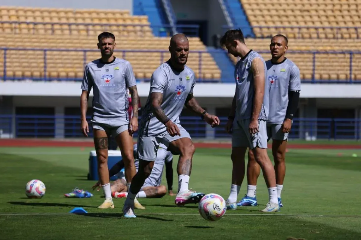 David da Silva sudah kembali berlatih bersama tim Persib Bandung. (Sumber: persib.co.id)