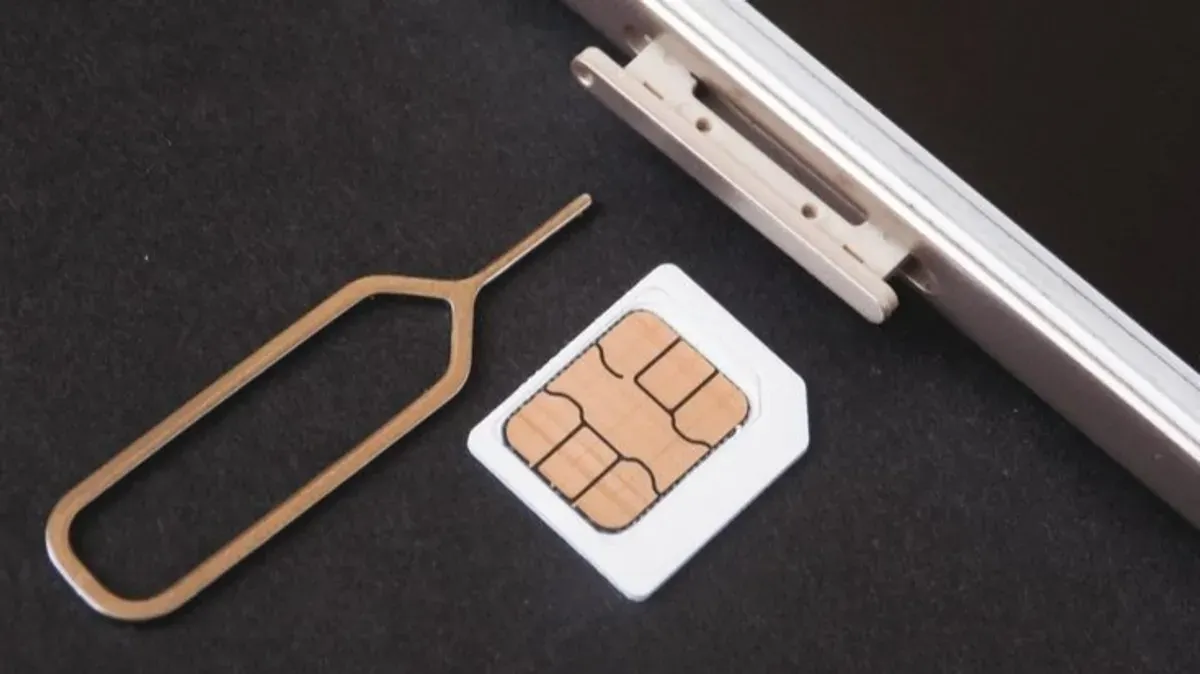 Ilustrasi ganti SIM card. (Sumber: Pinterest)
