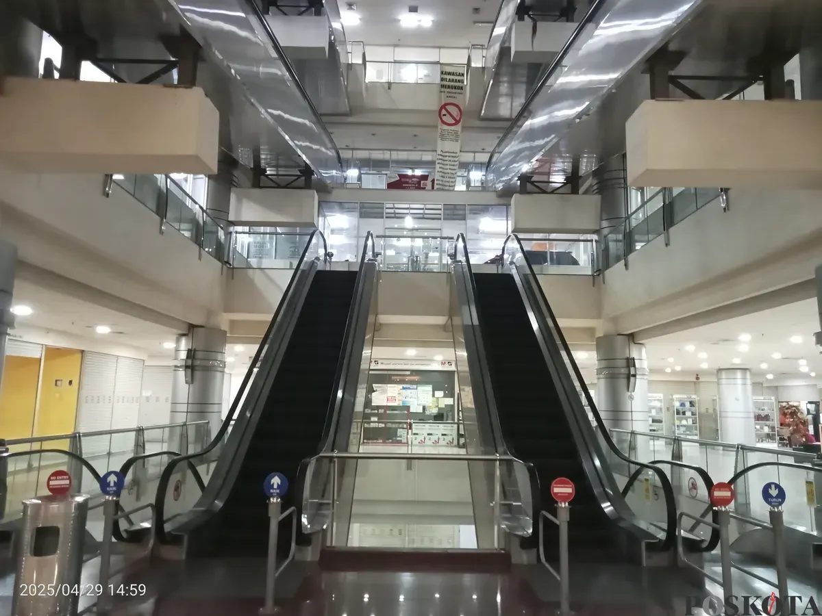 Suasana di Mangga Dua Square dan WTC Mangga Dua, Selasa, 30 April 2025. (Sumber: Poskota/Nurpini Aulia Rapika)