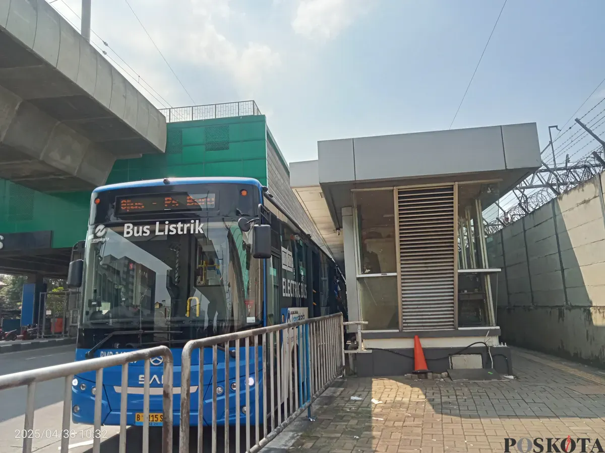 Naik Transjakarta-MRT-LRT gratis selama dua hari yaitu Tahun Baru 2026 hingga pukul 02.00 WIB. (Sumber: Poskota/Nurpini Aulia Rapika)
