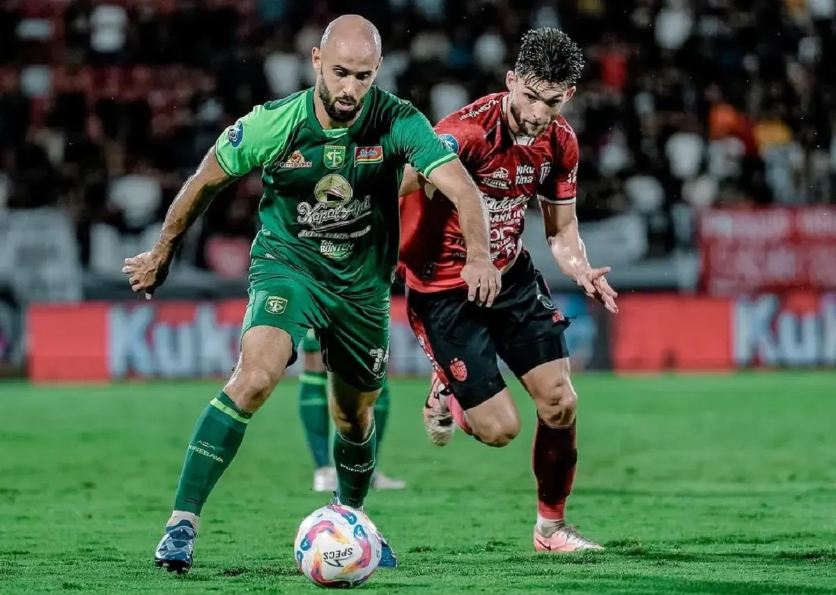 Gelandang Persebaya sekaligus mantan pemain Persib, Mohammed Rashid kabarnya sedang diincar klub promosi Liga 1, Bhayangkara FC. (Foto: Instagram/@officialpersebaya)
