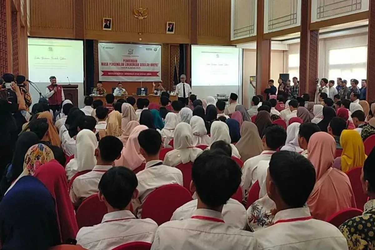 Mensos Saefullah Yusuf membuka kegiatan MPLS Sekolah Rakyat di Rangkasbitung, Kabupaten Lebak, Jumat, 1 Agustus 2025. (Sumber: Dok. Humas Lebak)