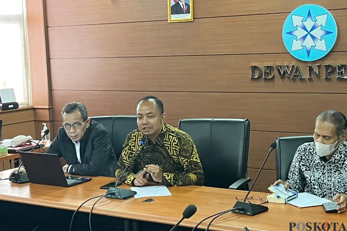 Ketua Komisi Pengaduan dan Penegakan Etika Pers Dewan Pers, Muhammad Jazuli saat jumpa pers di Gedung Dewan Pers, Jakarta Pusat, Selasa, 5 Agustus 2025. (Sumber: Poskota/Muhammad Tegar Jihad)