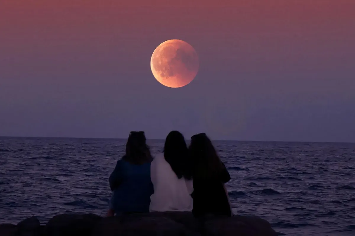 Fenomena Sturgeon Moon atau bulan purnama Agustus 2025. (Sumber: Pexels/Max Ravier)