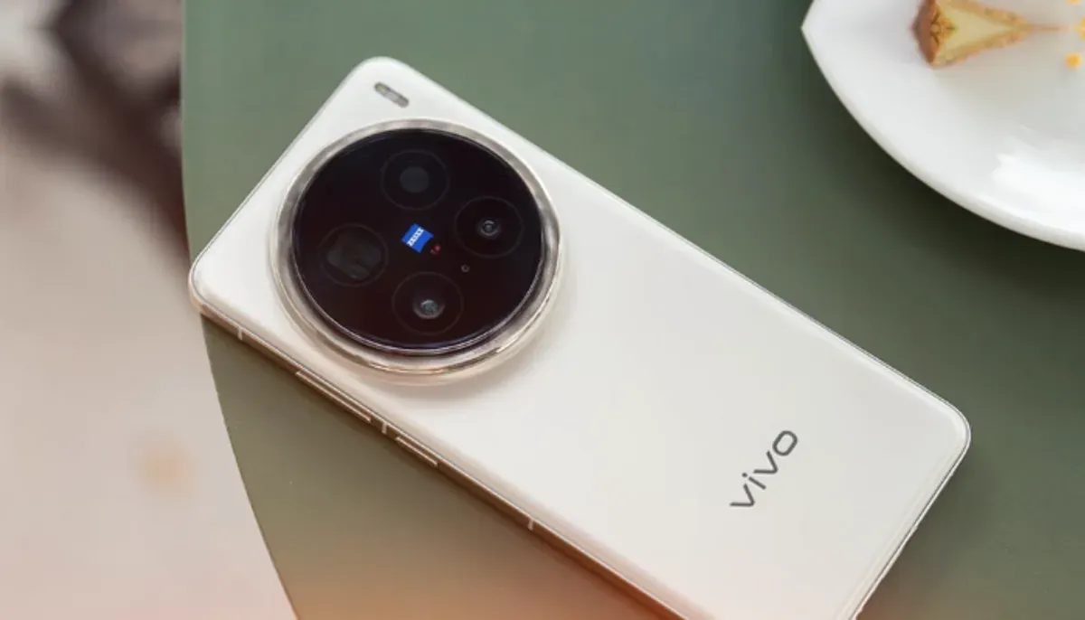Handphone Vivo X300 (Sumber: YouTube/GSMin)