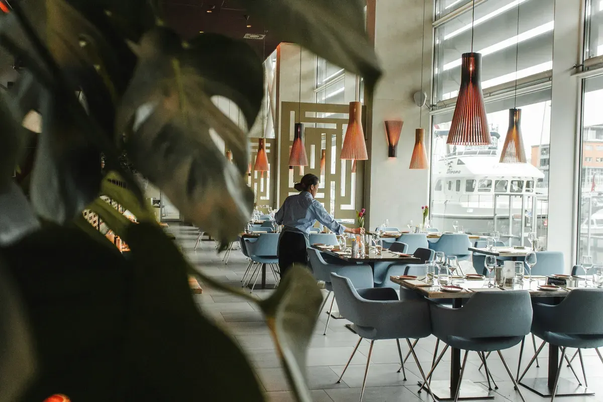 Ilustrasi-4 Rekomendasi Restoran untuk Keluarga di Daerah Tangerang (Sumber: Unsplash/Louis Hansel)