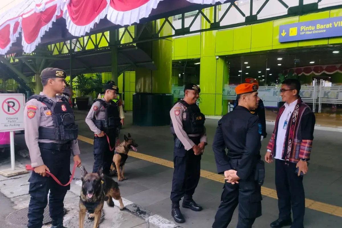 Sebanyak 38 ekor anjing pelacak diterjunkan dalam operasi pengamanan perayaan HUT ke-80 RI kawasan Monas dan Bundaran HI, Jakarta Pusat, Minggu, 17 Agustus 2025. (Sumber: Dok. Mabes Polri)
