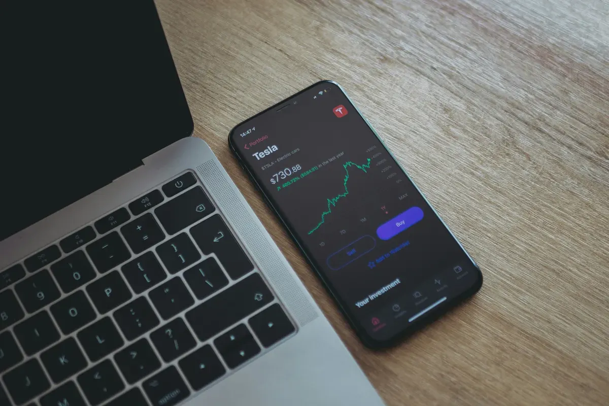 Ilustrasi investasi saham. (Sumber: Unsplash/Aidan Hancock)