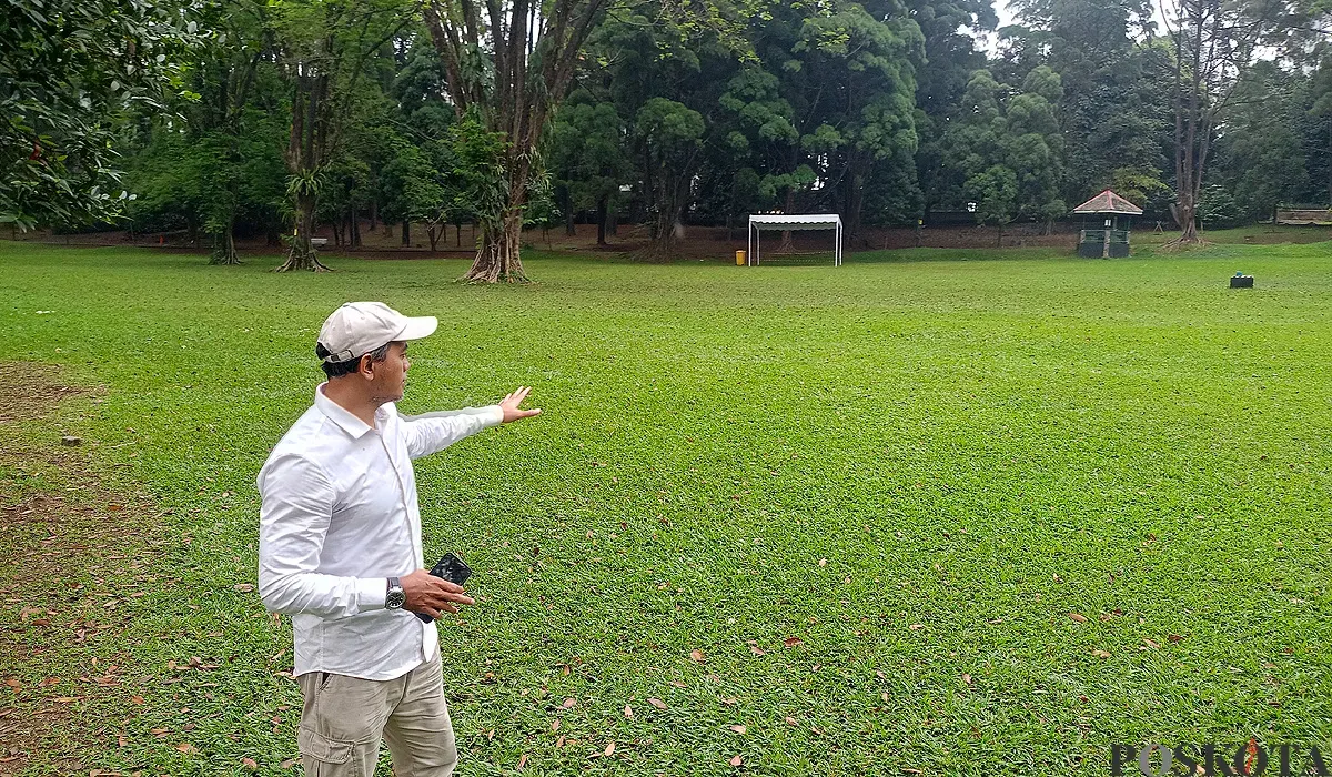 Pihak Kebun Raya Bogor menunjukkan tempat acara yang diikuti oleh konten kreator Endang Yustika. (Sumber: POSKOTA | Foto: Giffar Rivana)