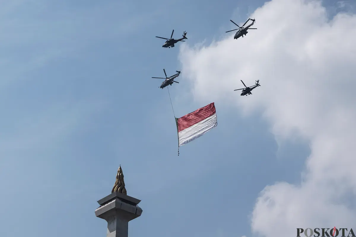 Pesawat tempur F-16 melakukan manuver membentuk angka 80 saat perayaan HUT ke-80 Republik Indonesia di Monas, Jakarta, Minggu, 17 Agustus 2025. (Sumber: Poskota/Bilal Nugraha Ginanjar)