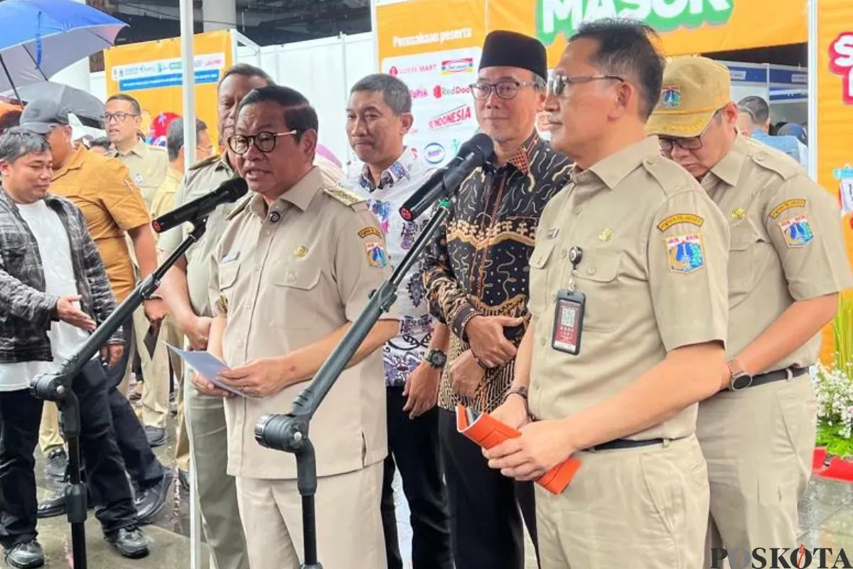 Gubernur Jakarta, Pramono Anung saat menyampaikan pernyataan kepada awak media di Plaza 1 Veledrome, Rawamangun, Jakarta Timur Selasa, 19 Agustus 2025. (Sumber: Poskota/Muhammad Tegar Jihad)