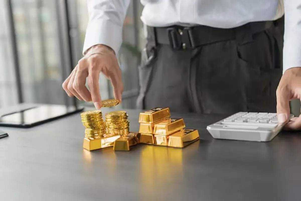 Daftar harga emas Antam, Galeri 24, dan UBS hari ini, 18 Desember 2025. (Sumber: Pinterest)