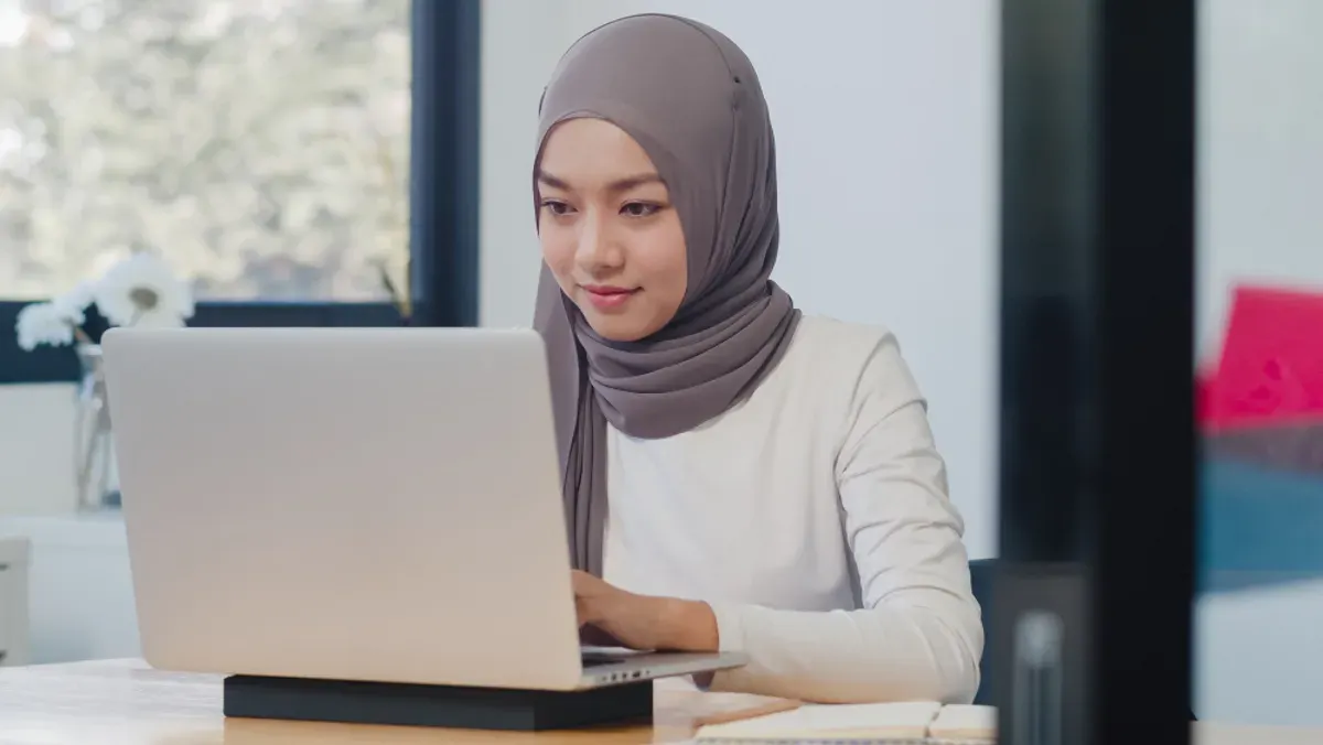 Arti investasi leher ke atas. (Sumber: Freepik/tirachardz)