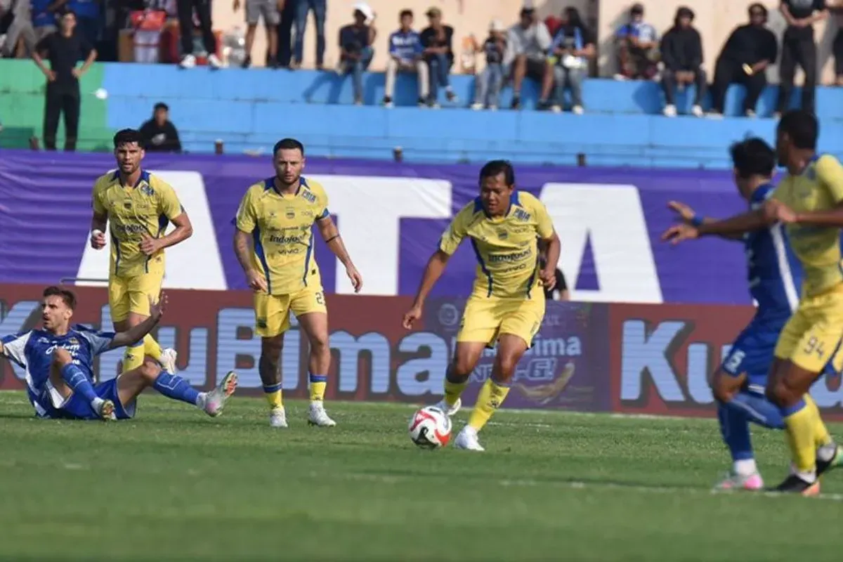 Persib gagal raih poin penuh usai 2 kali gagal penalti lawan PSIM. (Sumber: persib.co.id)
