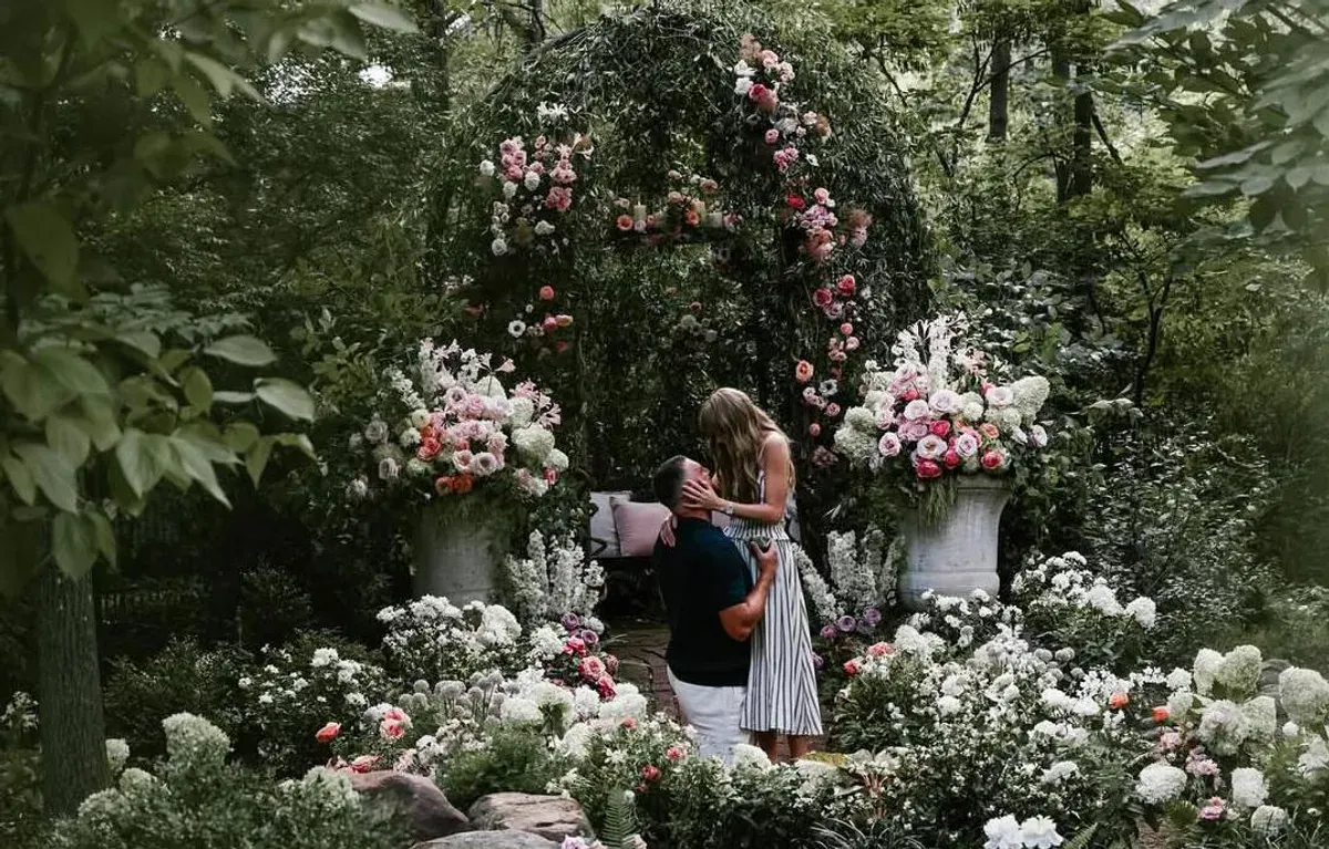 Pasangan Taylor Swift dan Travis Kelce resmi tunangan setelah dua tahun pacaran (Sumber: Instagram/@taylorswift)