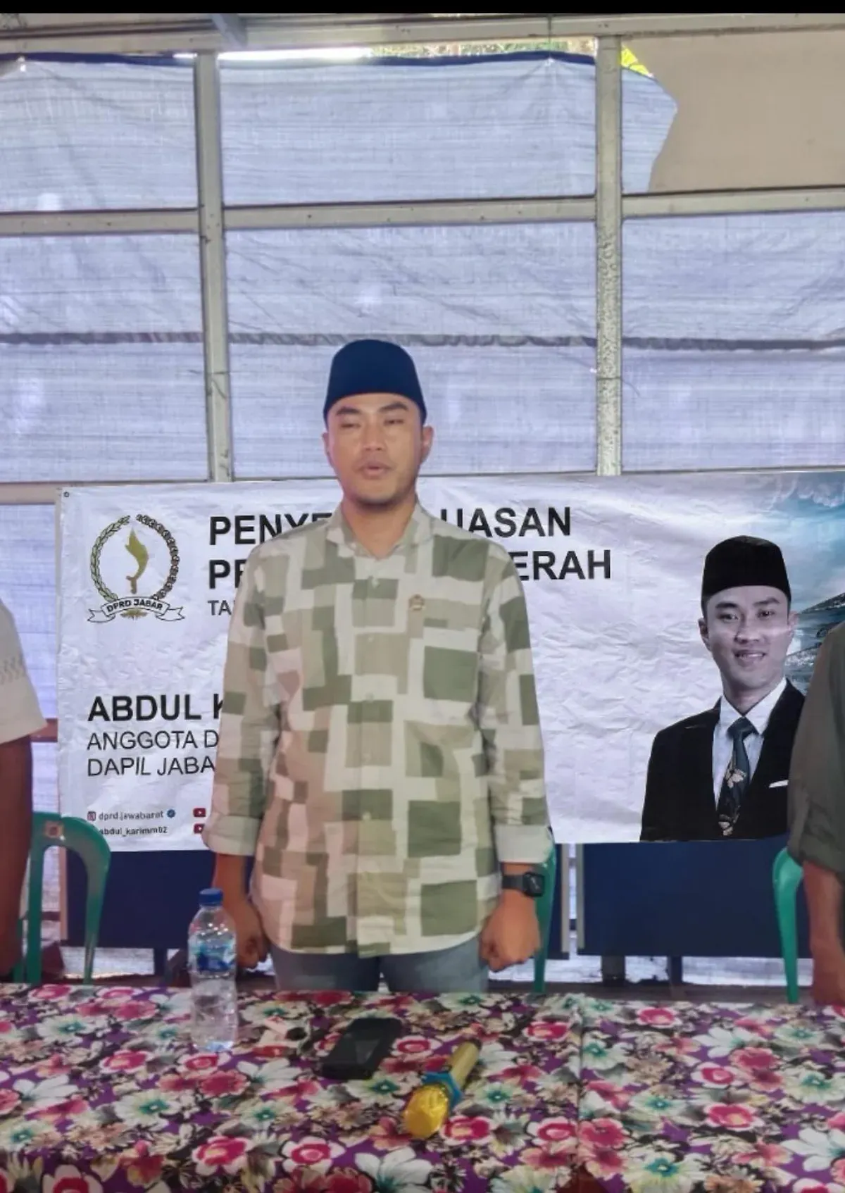 Anggota Komisi IV DPRD Jabar, Abdul Karim, saat menggelar sosialisasi Perda Nomor 8 Tahun 2016 tentang Pedoman Pelayanan Kepemudaan di Kampung Salakawung, Desa Sarampad, Kecamatan Cugenang, Kabupaten Cianjur. (Sumber: Dok. Pribadi)