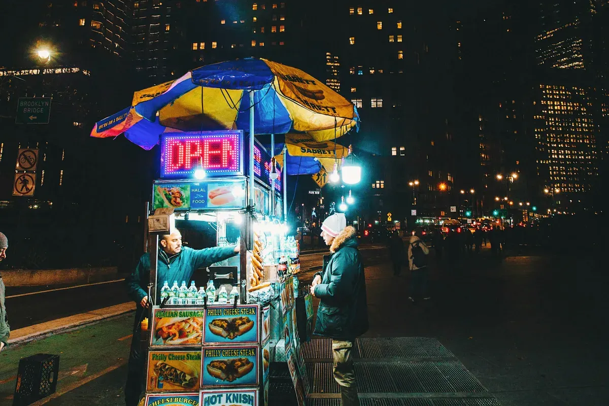 Ilustrasi-5 Tempat Makan Murah di Jakarta Utara (Sumber: Unsplash/Joseph Pearson)