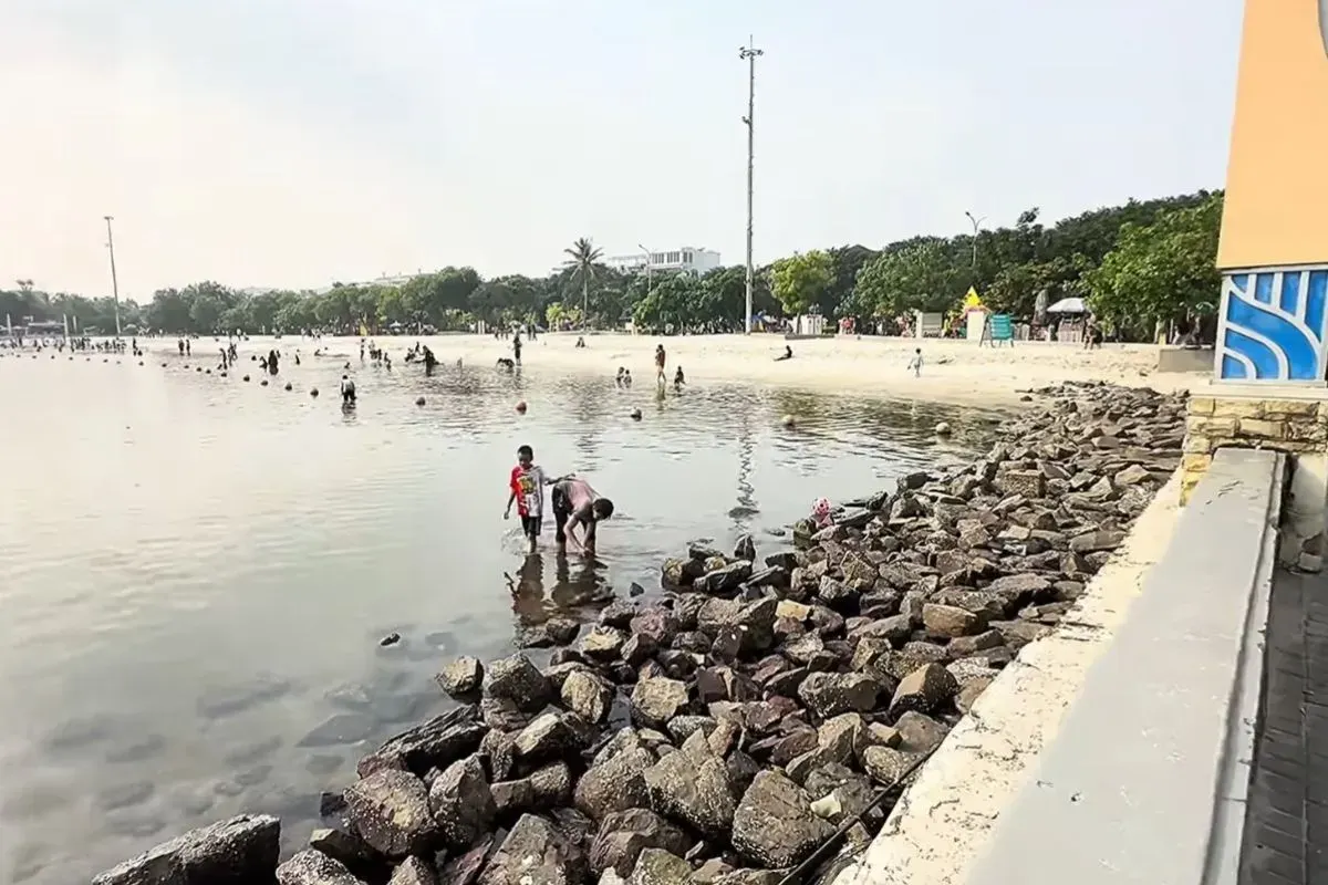 Pantai Beach Pool, Ancol. (Sumber: YouTube/DRelicious Story)