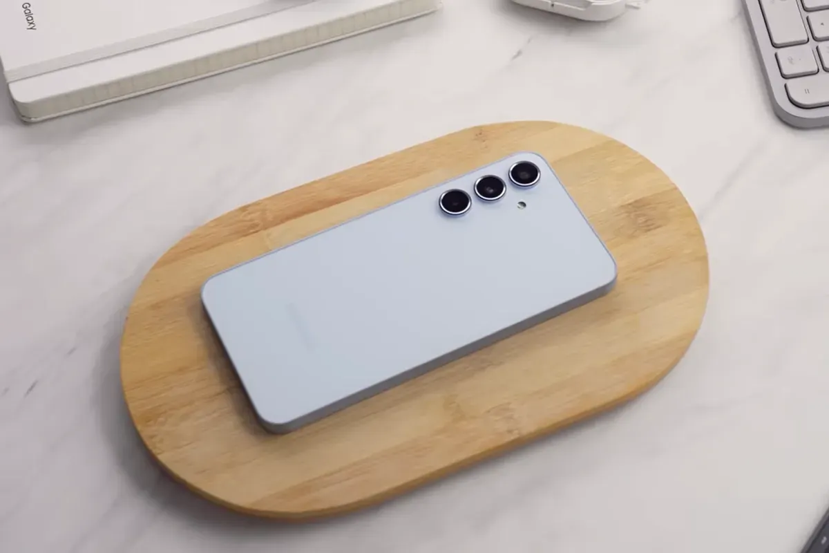 Cari HP Samsung yang punya performa kencang dengan harga murah? Cek 3 rekomendasinya di sini. (Sumber: YouTube/GadgetIn)