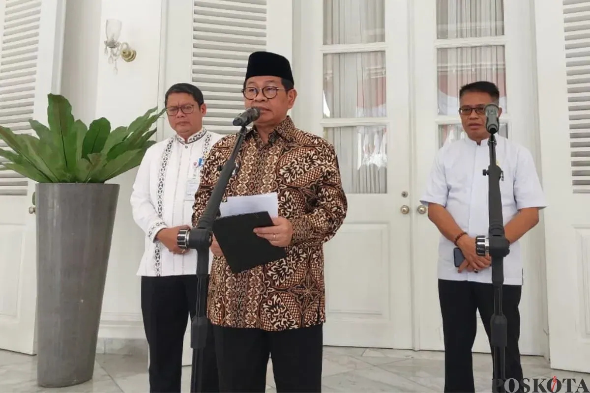 Gubernur Jakarta, Pramono Anung saat menyampaikan pernyataan kepada awak media di Balai Kota Jakarta, Jumat, 29 Agustus 2025. (Sumber: Poskota/Muhammad Tegar Jihad)