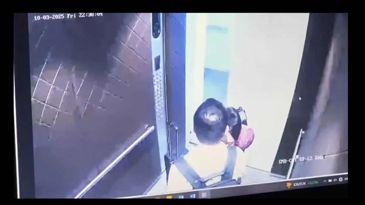 Video pramugari Exy Dwi Lestari viral di TikTok. (Sumber: TikTok/@winnabalina)