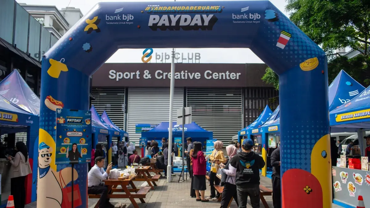 Pengunjung mengikuti kegiatan bjb Payday Vol. 2 pada Senin, 25 November 2025, di Area Parkir dan GOR Kantor Pusat bank bjb. (Sumber: Corporate Secretary Bank BJB)