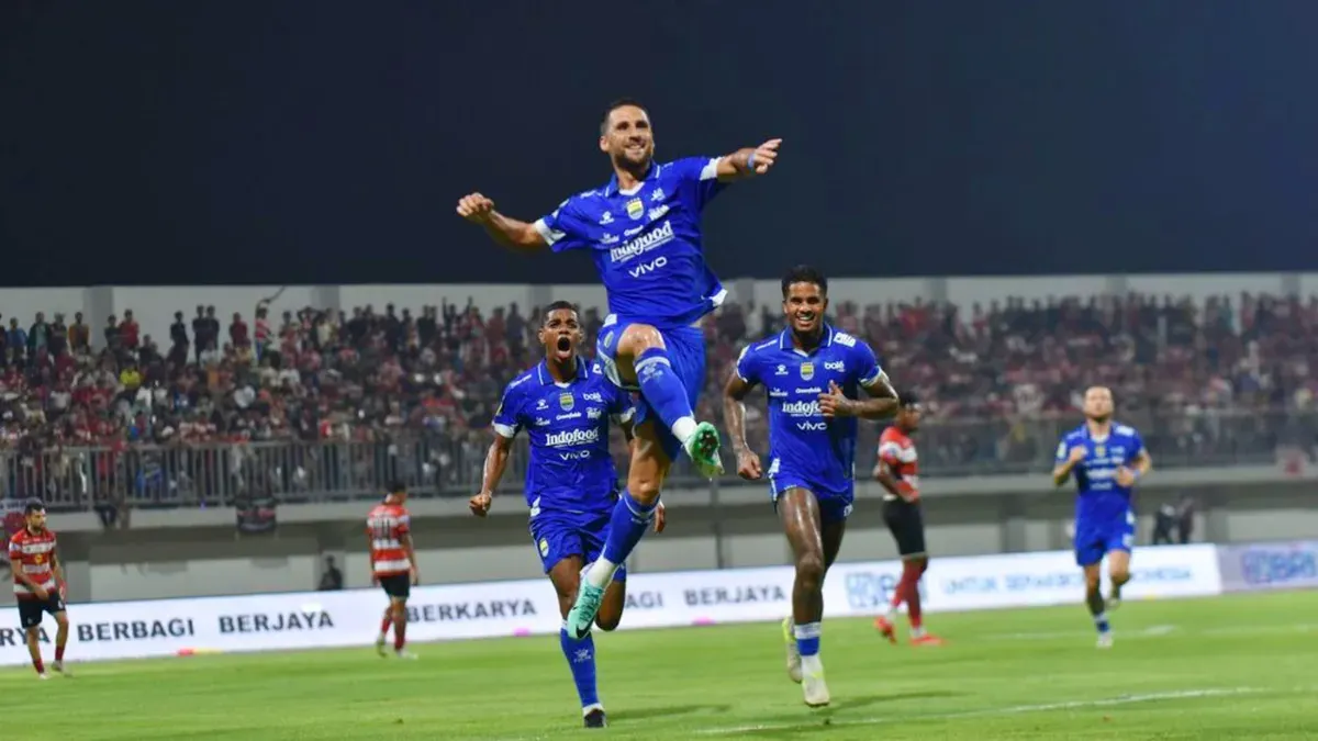 Potret pemain Persib Bandung saat merayakan kemenangan di lapangan. (Sumber: Persib)