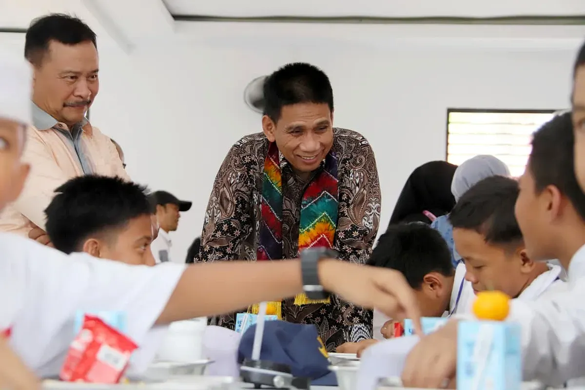 Wamendagri, Akhmad Wiyagus, mengunjungi Sekolah Rakyat Sentra Budi Luhur Banjarbaru, Kalimantan Selatan (Kalsel), Rabu, 3 Desember 2025. (Sumber: Puspen Kemendagri)